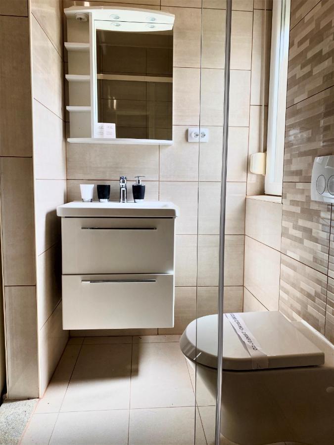 Guesthouse Mira 라브 외부 사진