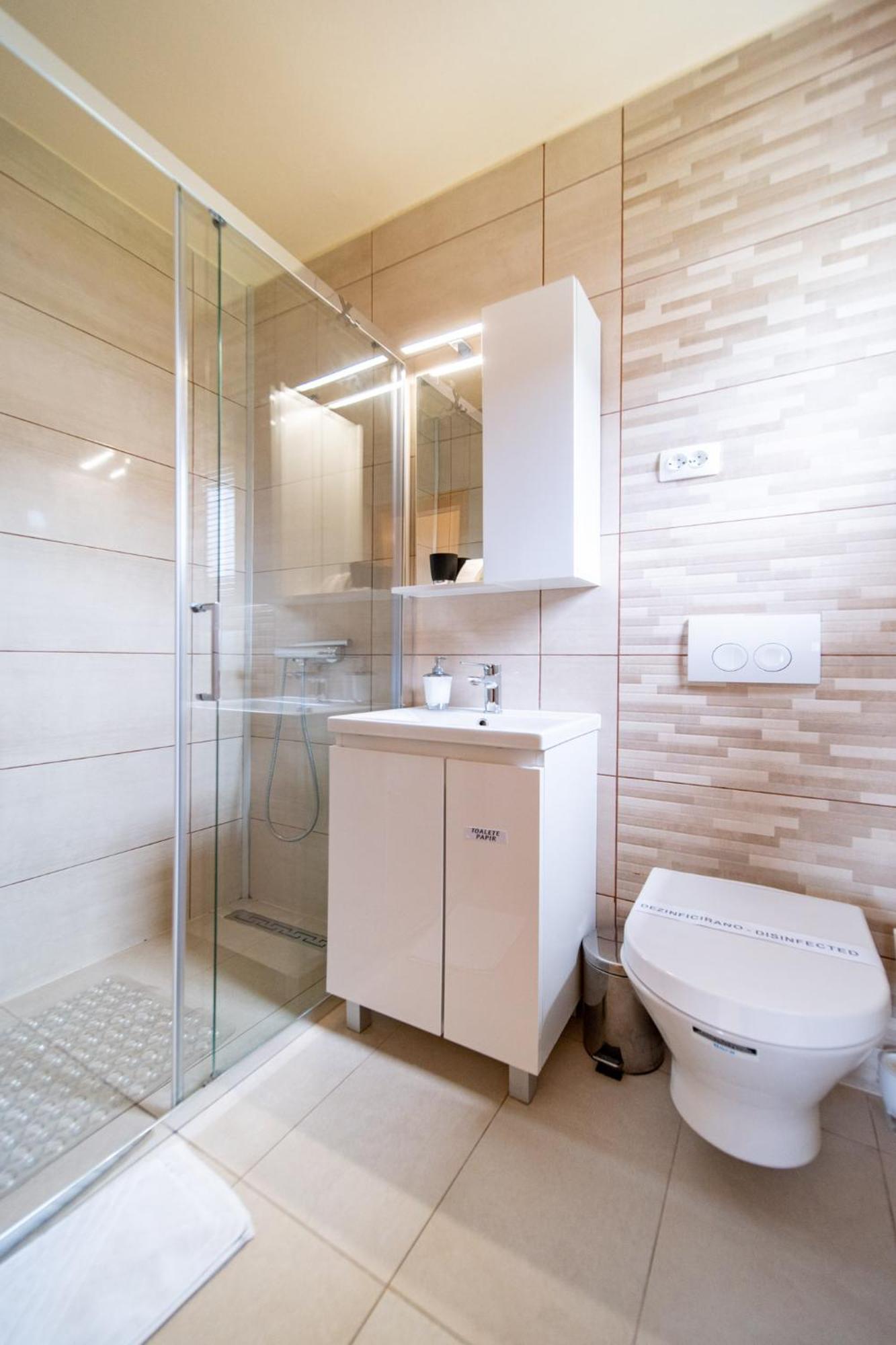Guesthouse Mira 라브 외부 사진