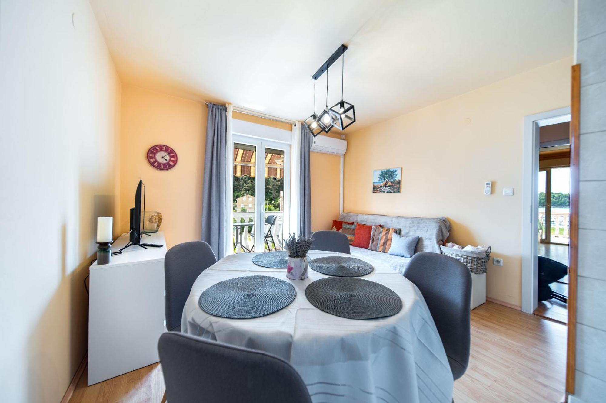 Guesthouse Mira 라브 외부 사진