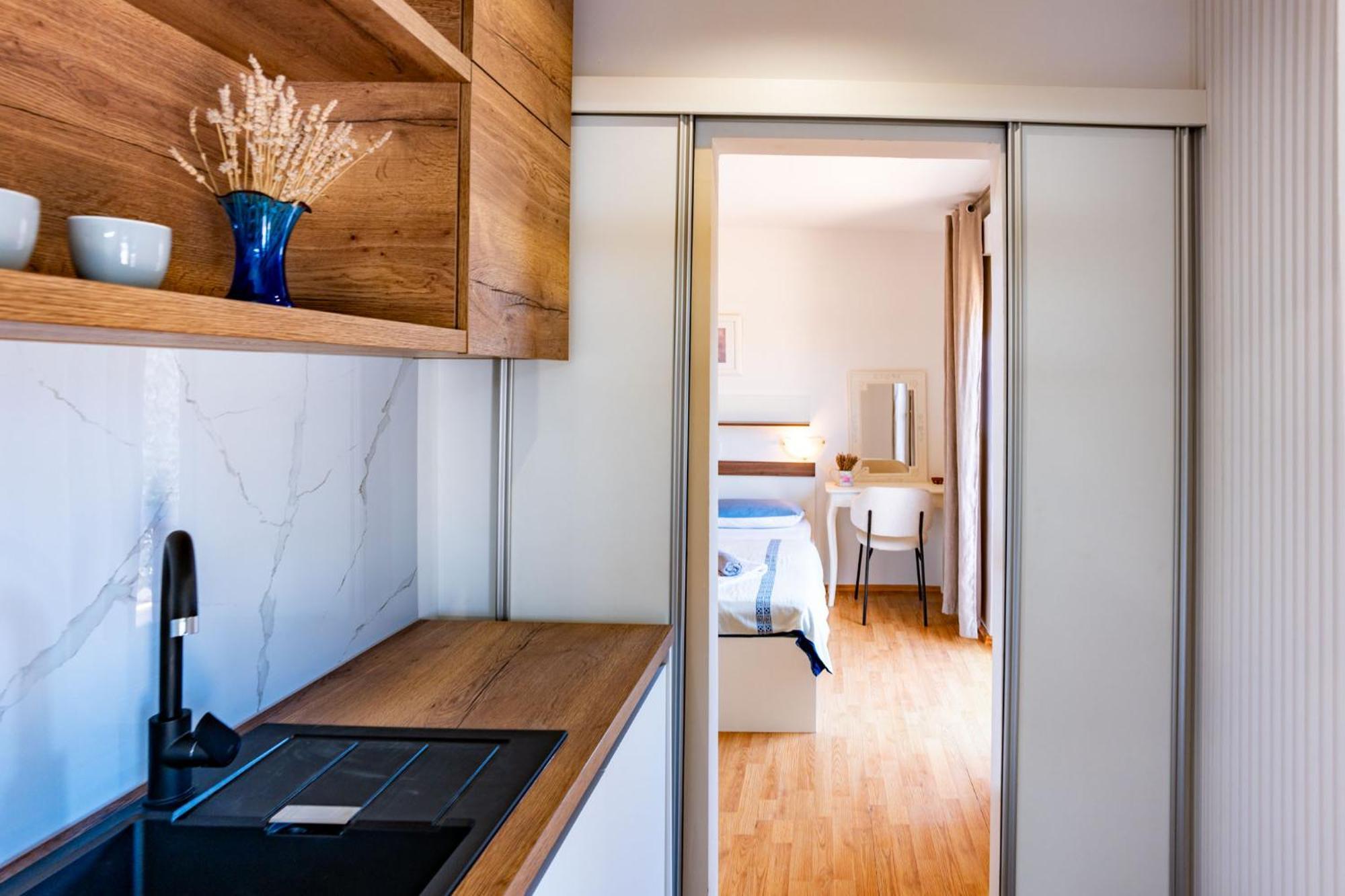 Guesthouse Mira 라브 외부 사진
