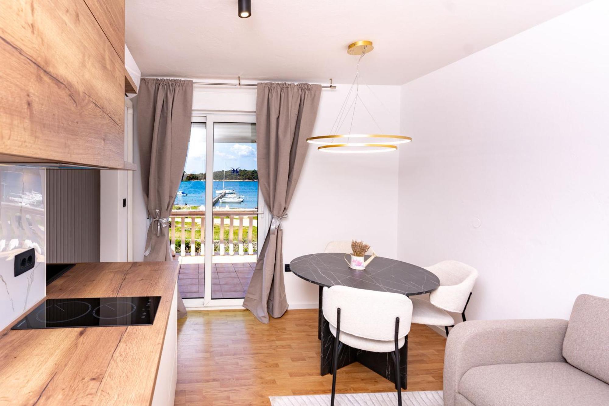 Guesthouse Mira 라브 외부 사진