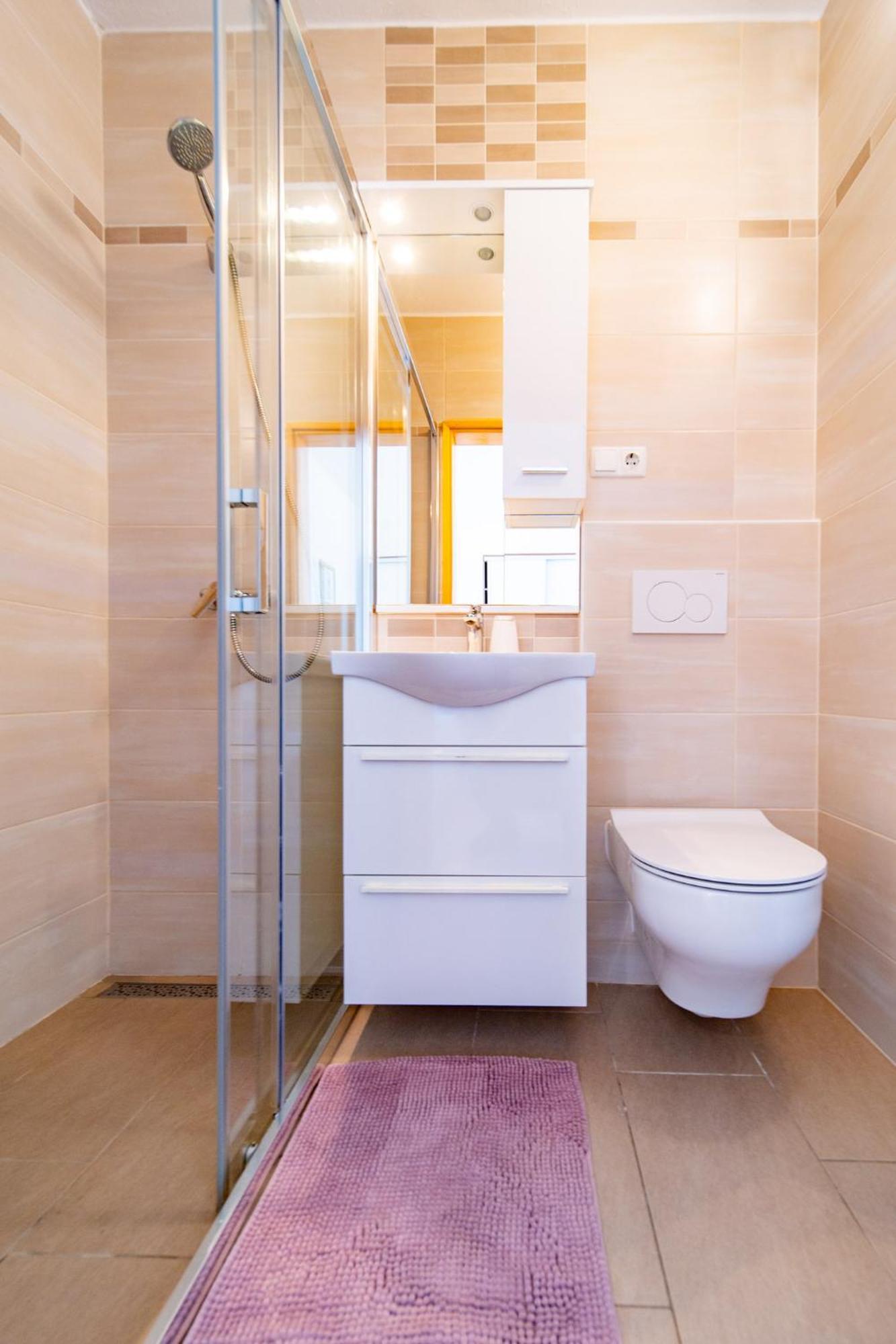 Guesthouse Mira 라브 외부 사진