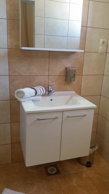 Guesthouse Mira 라브 외부 사진