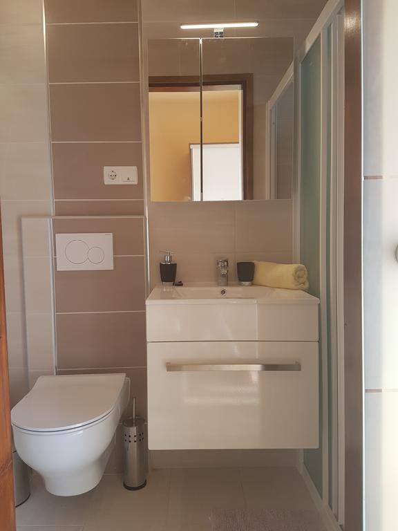 Guesthouse Mira 라브 외부 사진