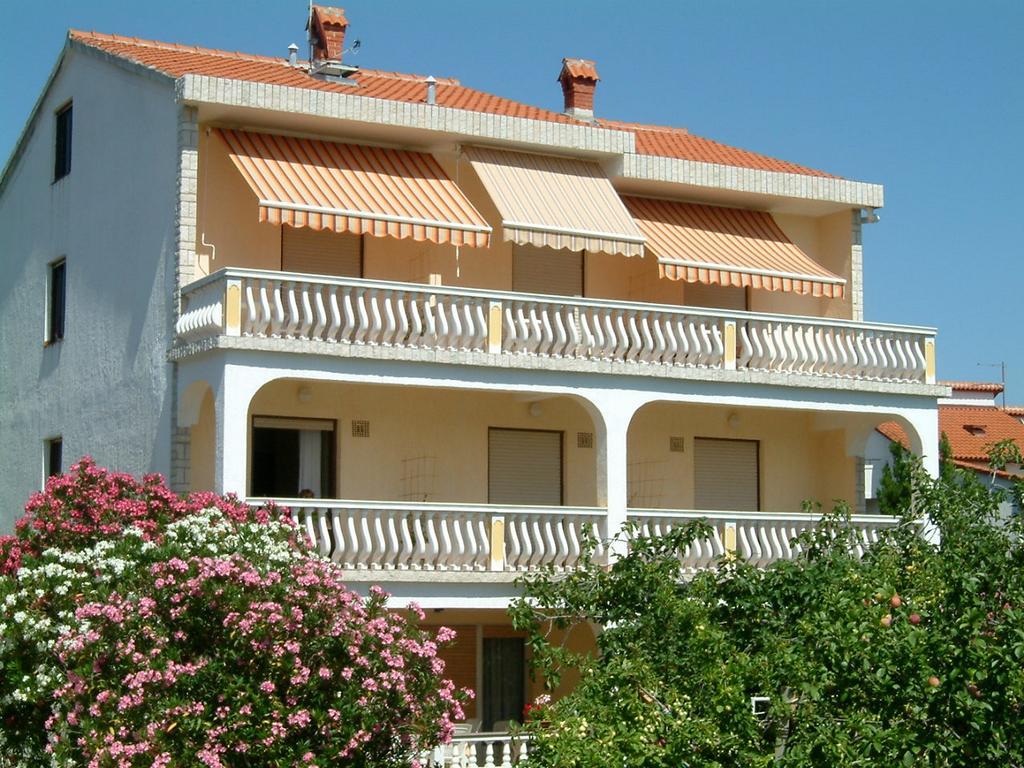 Guesthouse Mira 라브 외부 사진